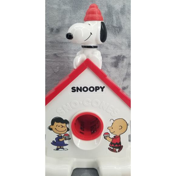 Snoopy Snow Cone Maker with scoop/shovel - Picture 3 of 11